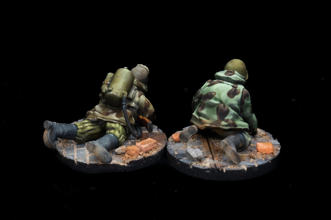 Soviet Engineer Flamethrower Team - 3d Printed Scale Model 1:56 / 28mm - RKX Miniatures